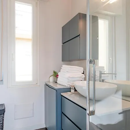 Azzurra, Terrazza, By Happyhostorino Apartamento Turim